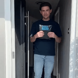 מברשת לניקוי שיערות חיות מחמד מהספות,רהיטים,אוטו, ב 28 שניות